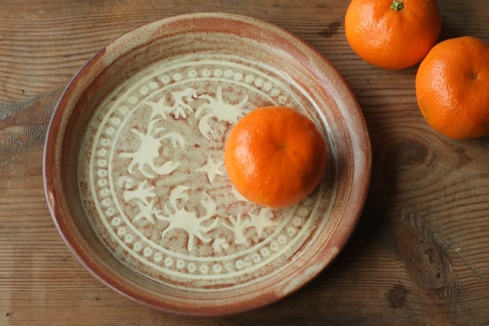 leela pottery devon based ceramics brand showing crab design plate